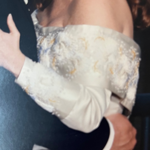 Vintage 90’s Custom 100% Silk bridal Gown by Cynthia C. - Picture 9 of 13